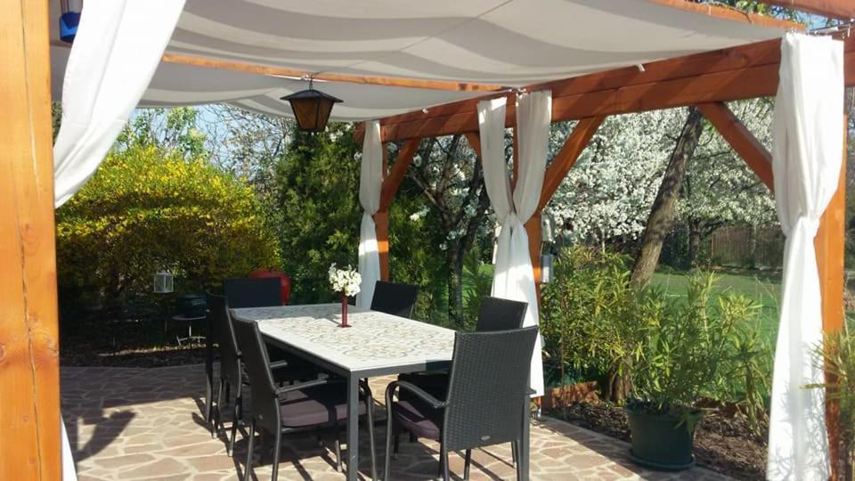 Fueloep Villa Apartmanhaz Balatonszepezd Exteriér fotografie