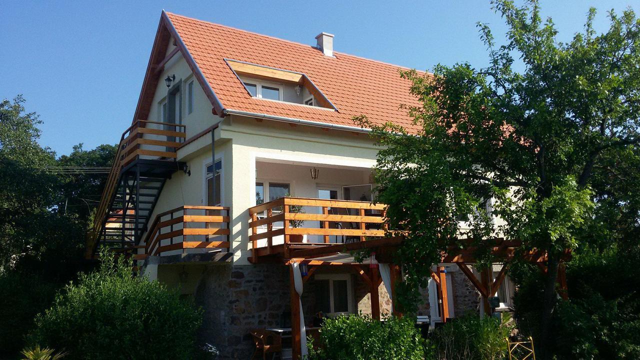 Fueloep Villa Apartmanhaz Balatonszepezd Exteriér fotografie